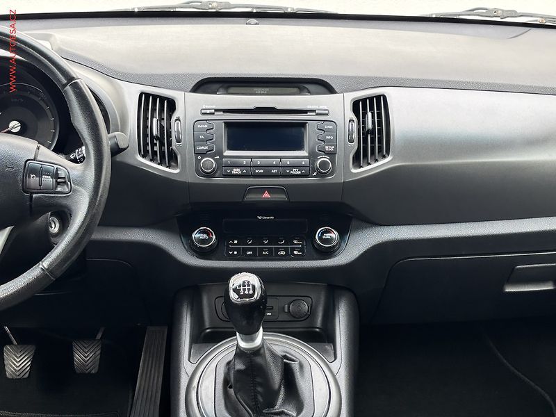 Kia Sportage (2012) 1.7 CRDi, Premium, panor - fotka 9 z 19