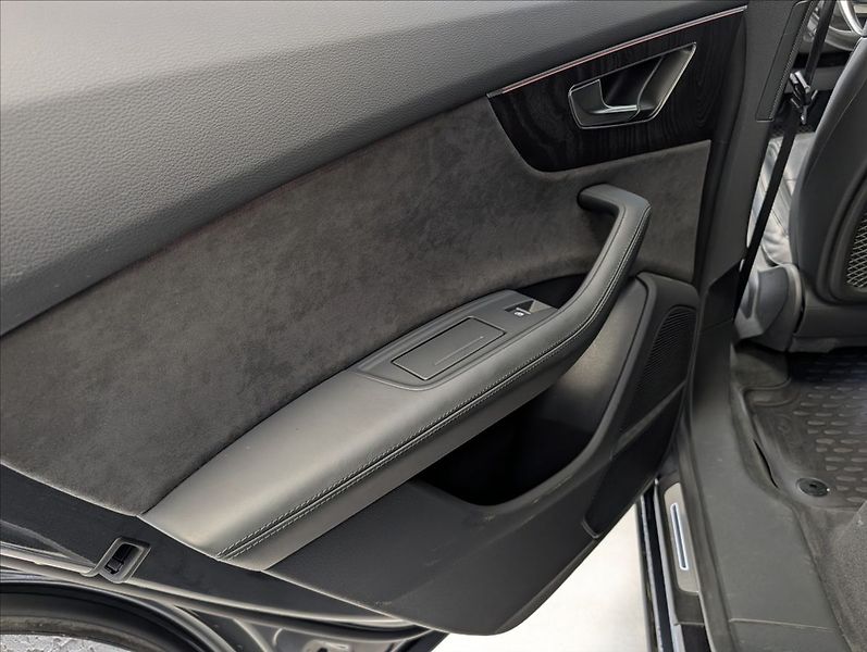 Audi Q8 E55 TFSI Quattro S-line - fotka 29 z 38