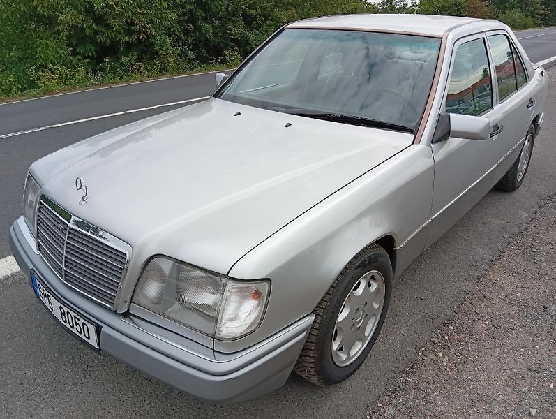 Mercedes-Benz Třídy E E 200 D - fotka 2 z 18