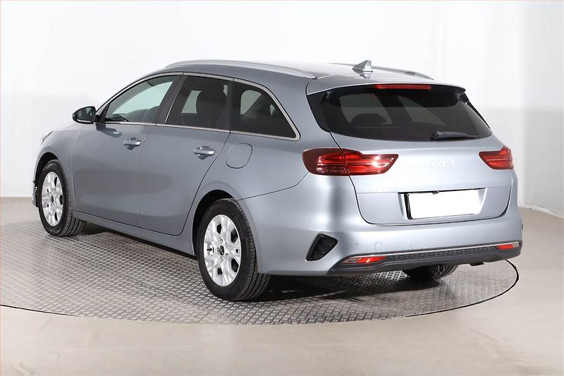 Kia Ceed (2022) Gold 1.5 T-GDI, Serv.kniha - fotka 4 z 23