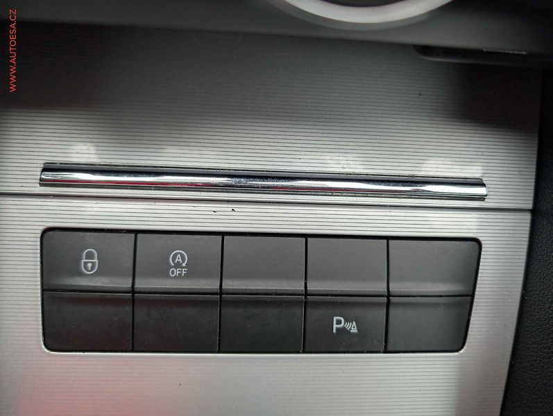 Škoda Octavia (2015) 1.4 TSi, Elegance, DSG, +kola - fotka 21 z 22
