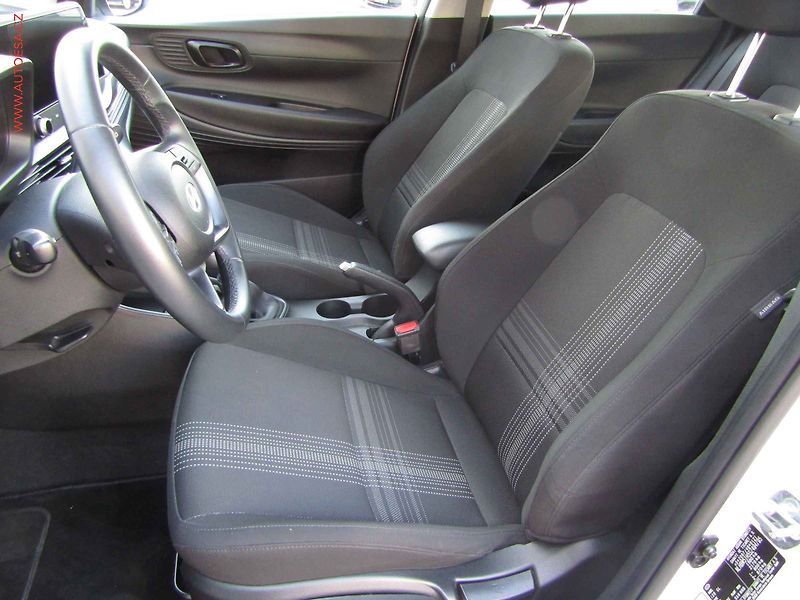 Hyundai i20 (2024) 1.2i, 1.maj,ČR, STK2/28 - fotka 9 z 22