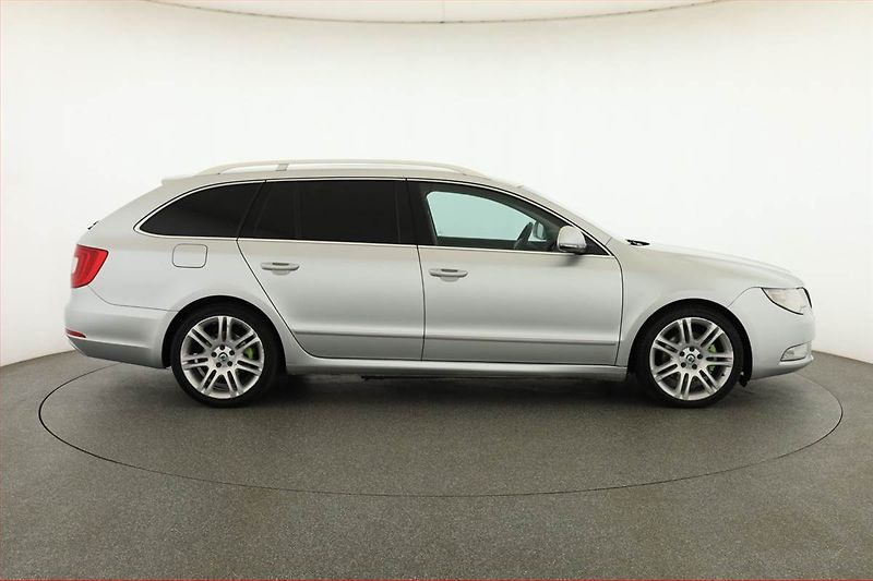 Škoda Superb (2011) 2.0 TDI, Automat, Serv.kniha - fotka 6 z 17