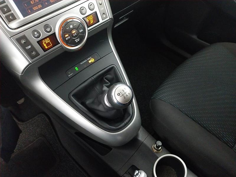 Toyota Verso (2012) 1.8 Valvematic, Navi, Tempomat - fotka 13 z 19