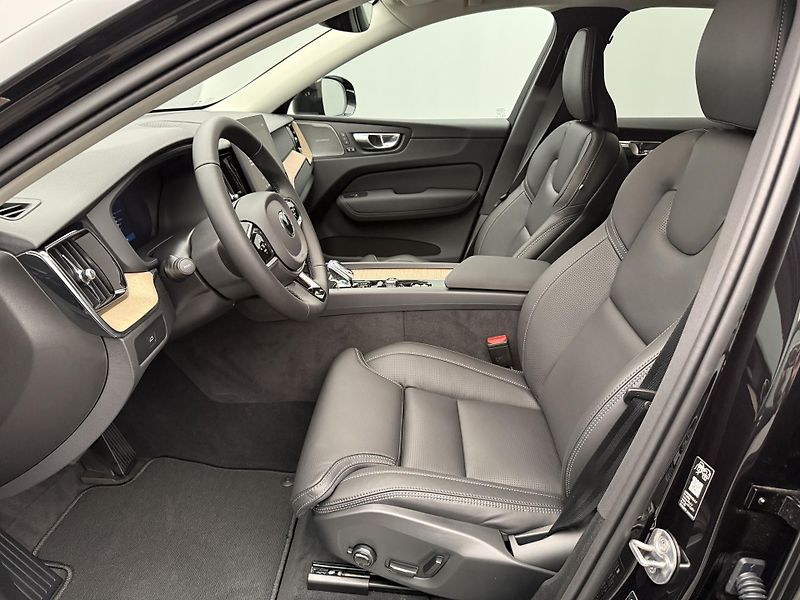 Volvo XC60 (2026) B5 AWD AUT BRIGHT PLUS - fotka 3 z 30
