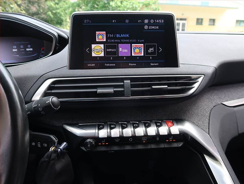 Peugeot 3008 (2018) Allure 1.6 BlueHDi, Automat - fotka 12 z 21