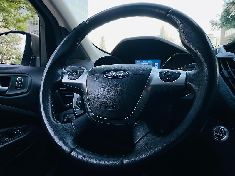 Ford Kuga 2.0TDCi 4x4 MAN TAŽNÉ 1MAJITEL - fotka 26 z 47