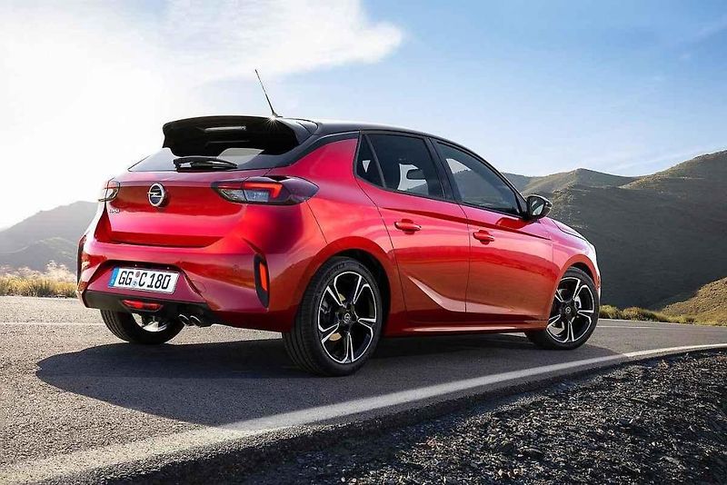 Opel šel cestou co nejnižší možné ceny, v základu nabízí tedy jediný motor.