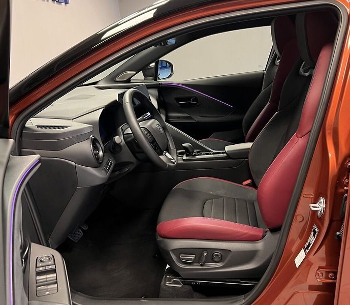 Toyota C-HR 2,0 PHEV TOKYO EDITION - fotka 9 z 19