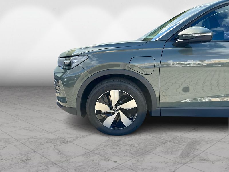 Volkswagen Tiguan People 1,5 TSI 150 kW eHybrid - fotka 9 z 24