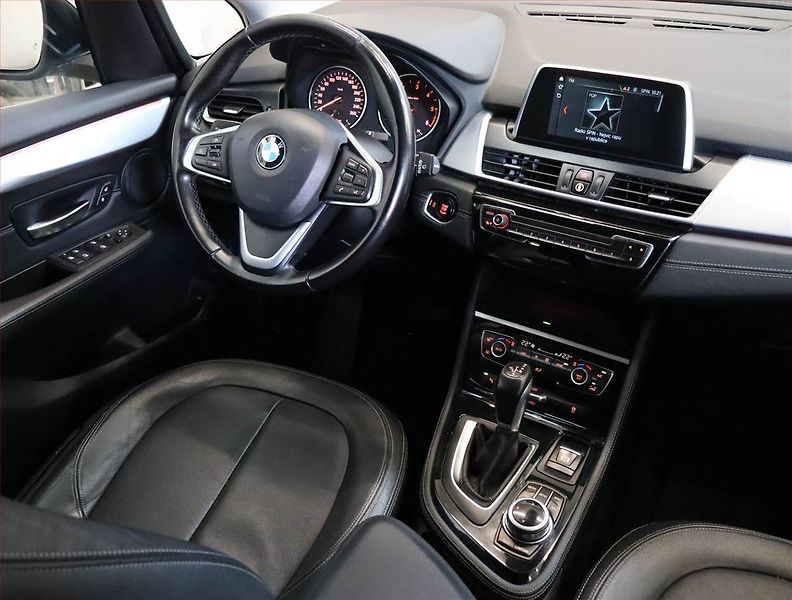 BMW Řada 2 (2017) Luxury Line 218d Gran Tourer - fotka 7 z 26