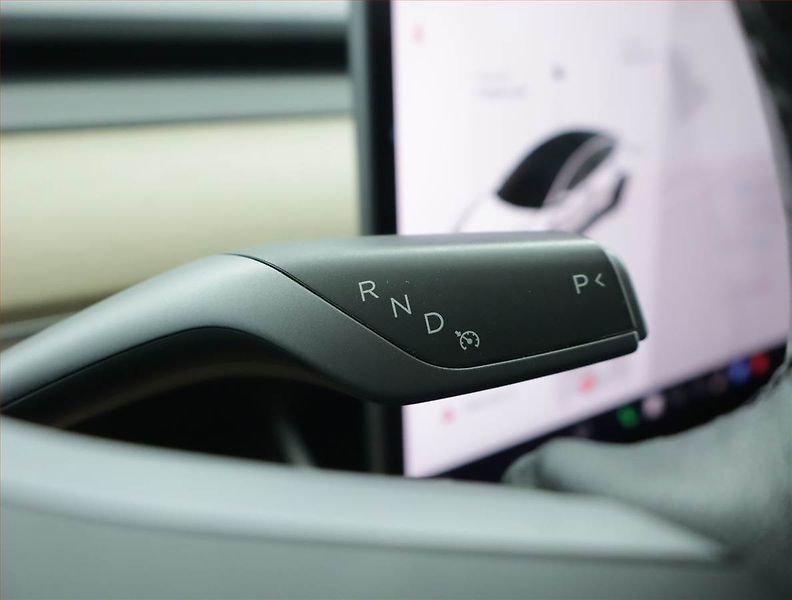 Tesla Model 3 (2019) Long Range 4WD 78kWh, SoH 83% - fotka 13 z 23