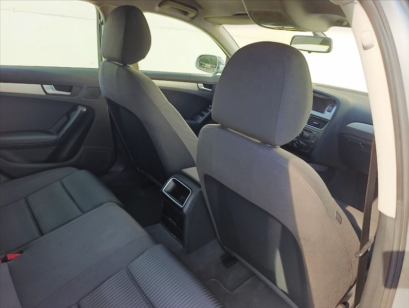 Audi A4 Avant 2,0 TDi Quattro Aut. Kli - fotka 22 z 30
