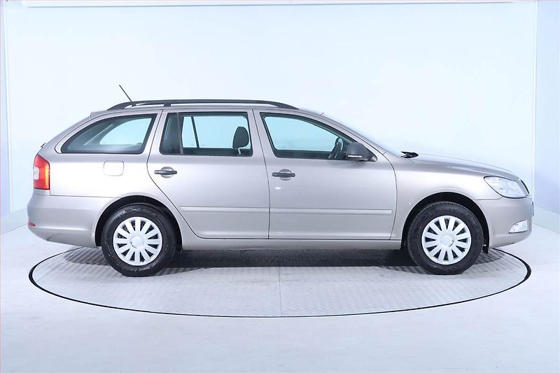Škoda Octavia (2013) 1.6 TDI, Tempomat - fotka 6 z 16