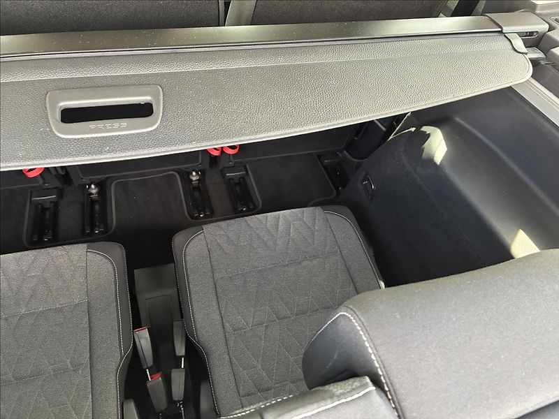 Volkswagen Touran 2,0 TDI ,7 MÍST,TAŽNÉ,KAMERA - fotka 15 z 35