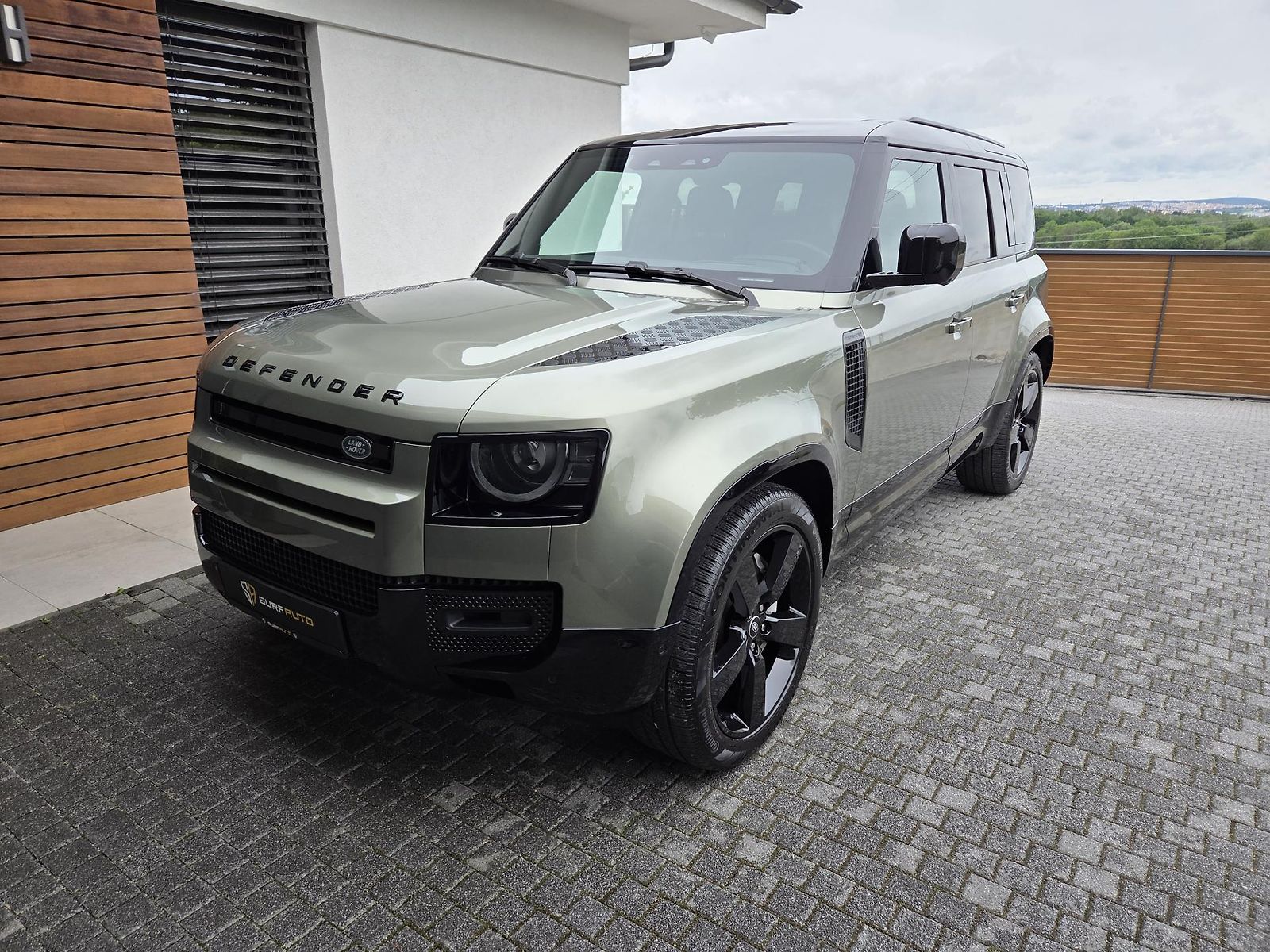 Land Rover Defender D300 X-DynSE MY25 TopVýbava