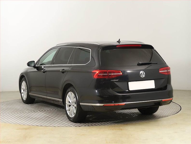 Volkswagen Passat (2019) Highline 2.0 TDI, Automat - fotka 4 z 22