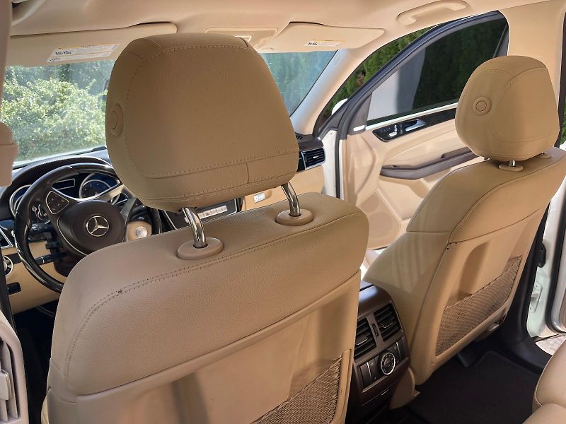 Mercedes-Benz GLS (2017) GLS 450 4MATIC 2017 bílá - fotka 8 z 8