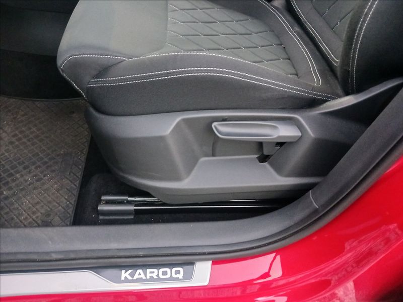 Škoda Karoq 2,0 TSI140kW DSG 4x4 SPORTLINE - fotka 29 z 39