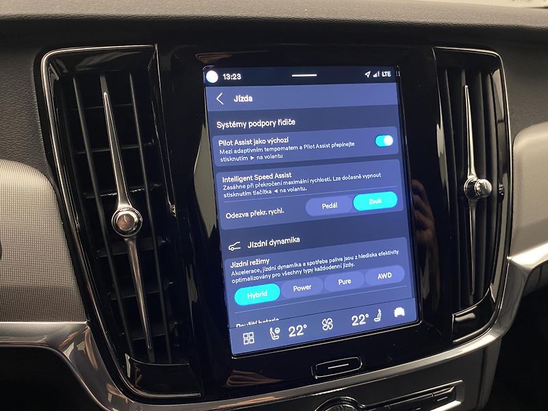 Volvo V90 T6 AWD RECHARGE DARK PLUS - fotka 45 z 58