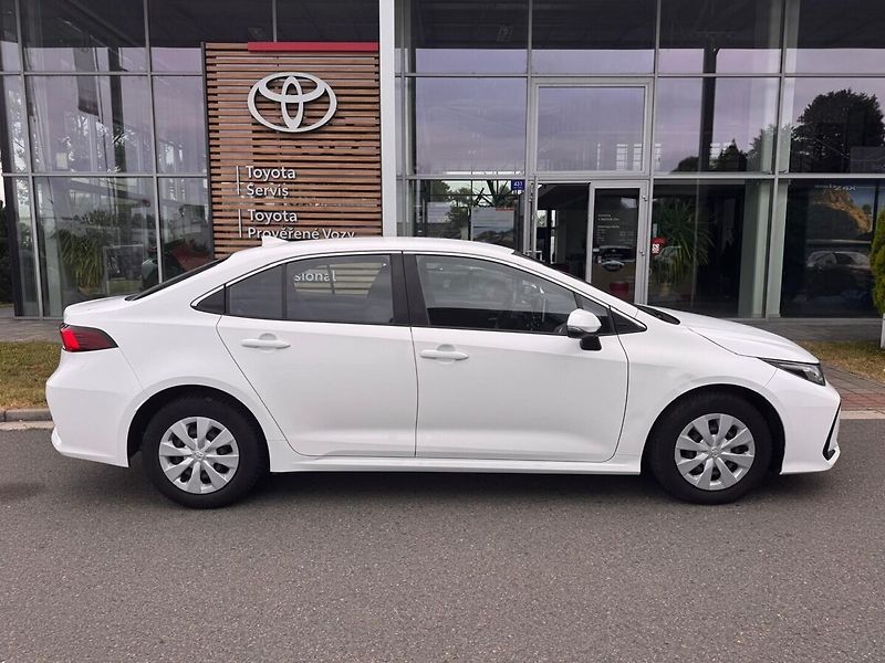 Toyota Corolla 1.8 Active - fotka 2 z 13