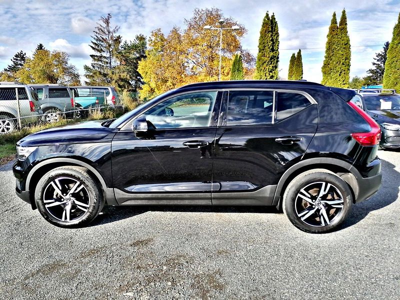 Volvo XC40 (2022) 1.5 T3 R-DESIGN Aut. - fotka 7 z 35