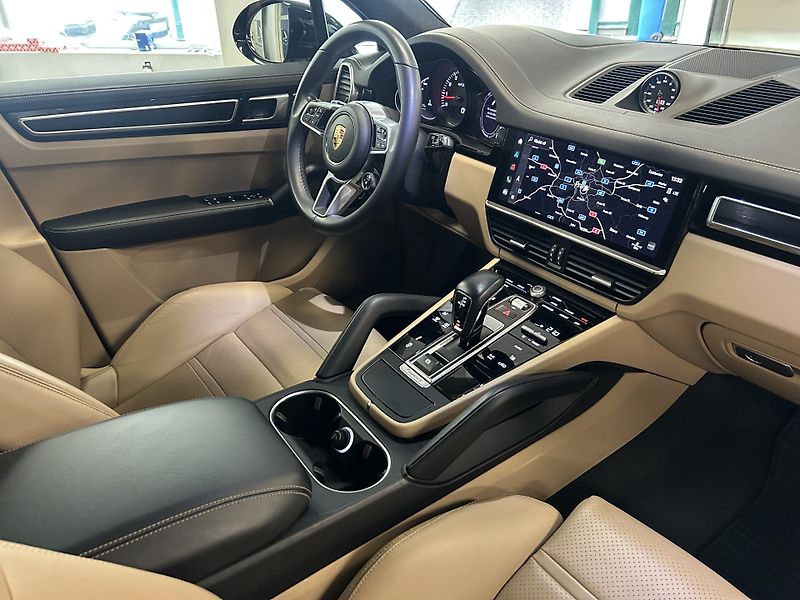 Porsche Cayenne (2023) 4.0 GTS VZDUCH SPORT CHRONO - fotka 30 z 32