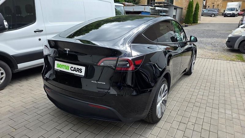 Tesla Model Y (2023) Long Range AWD DE SoH 92,9% - fotka 5 z 36