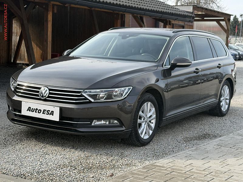 Volkswagen Passat (2018) 2.0TDi, DSG, navi, TZ - fotka 3 z 22