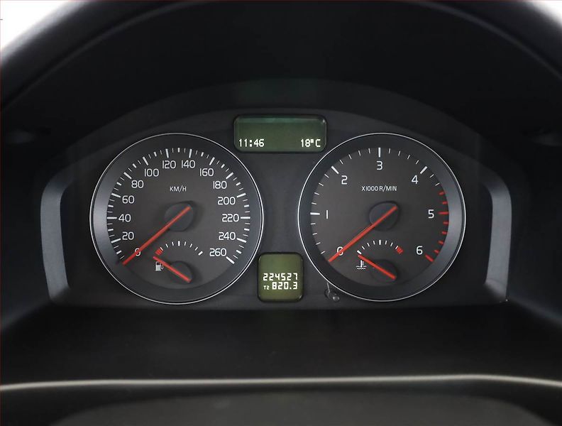 Volvo C30 (2009) 1.6 D, nová STK, zamluveno - fotka 9 z 12