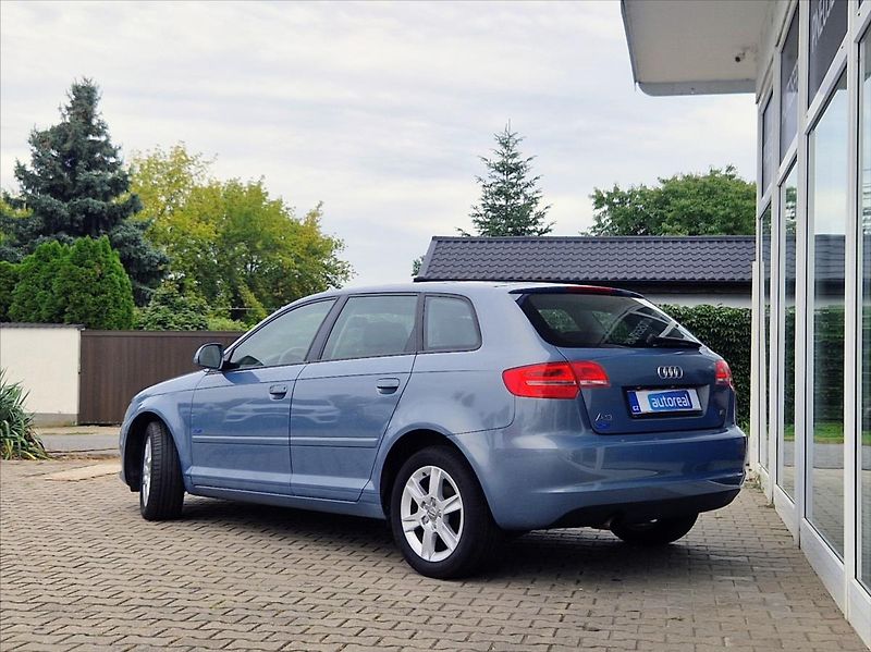 Audi A3 1,6 MPI SPORTBACK AUTOAC PANO - fotka 3 z 32