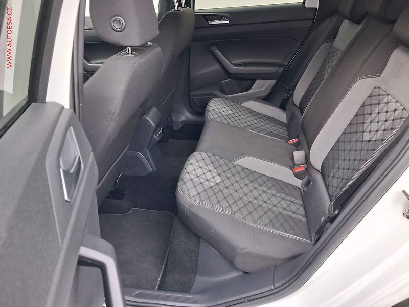 Volkswagen Taigo (2023) 1.0TSi, R-Line, DSG, LED - fotka 10 z 19