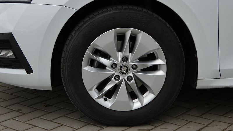 Škoda Octavia 1.5 TSI 110kW DSG Ambition - fotka 21 z 22