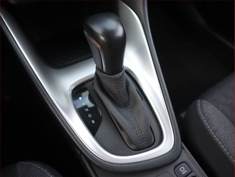 Toyota Yaris (2021) Life 1.5 VVT-i Hybrid, Automat - fotka 13 z 19