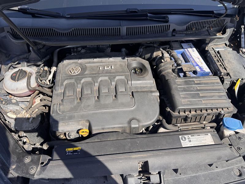 Volkswagen Touran 2.0 TDi, 110 kW, 97 tis km - fotka 4 z 18