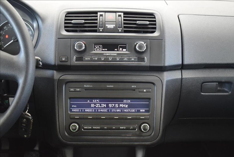 Škoda Roomster 1,2 TSi, 1.maj,SCOUT,digiklima - fotka 17 z 23