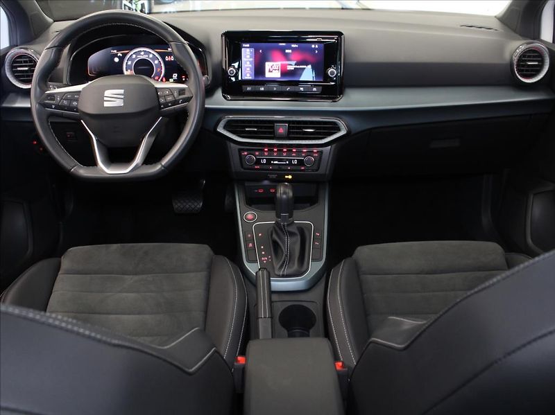 Seat Arona 1,0 TSi DSG Xperience 5L.Zár. - fotka 12 z 23