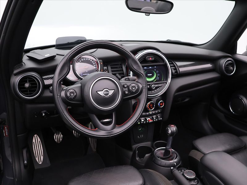 Mini Cooper 2,0 i JCW 170kW Cabrio Manual - fotka 32 z 39