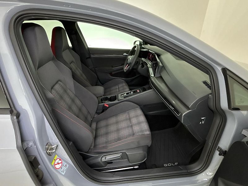 Volkswagen Golf GTI DSG - fotka 9 z 29