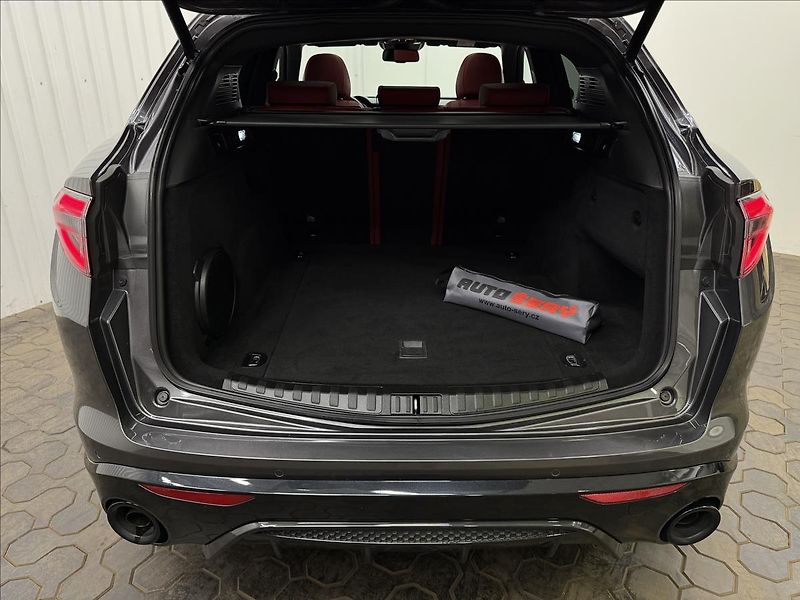 Alfa Romeo Stelvio VELOCE 206kW Q4 H&K PANORAMA - fotka 35 z 42
