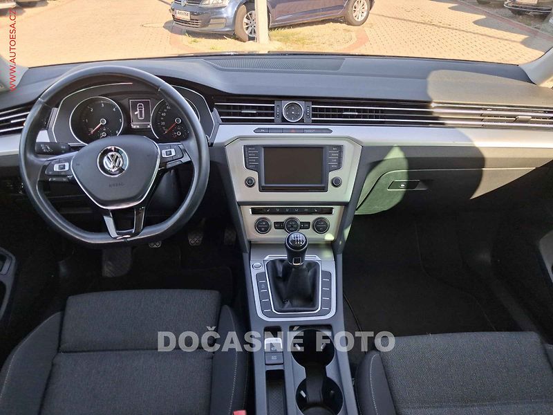 Volkswagen Passat (2015) 2.0 TDi, Comfortline, navi - fotka 8 z 18