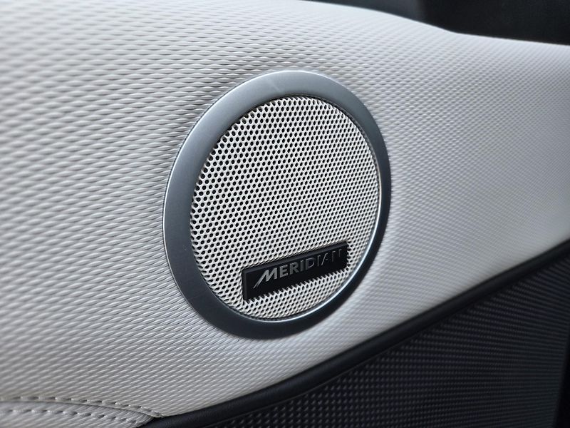 Land Rover Discovery D350 R-Dynamic HSE Pano HUD TZ - fotka 16 z 41