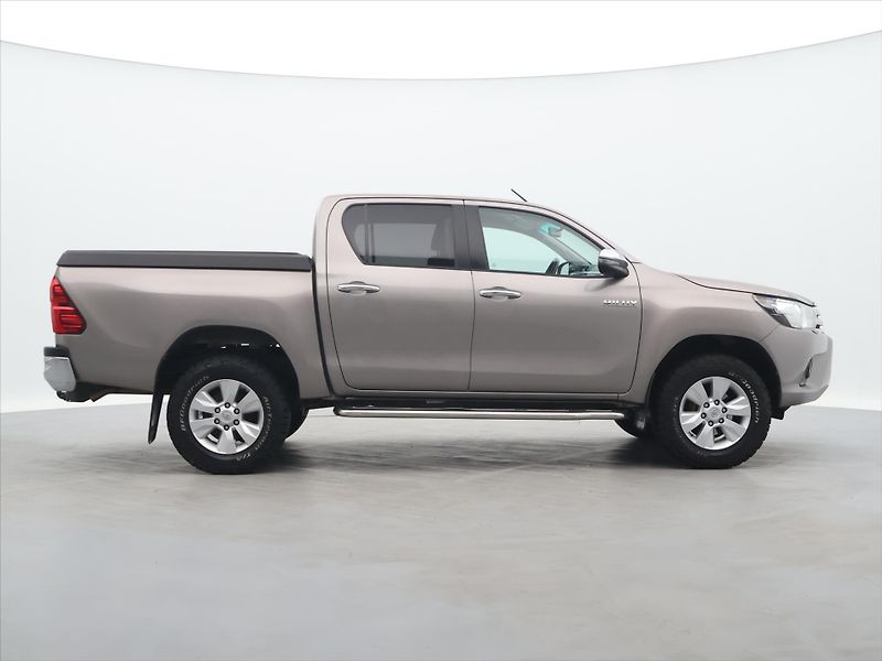 Toyota Hilux 2,4 D-4D 110kW Automat Tažné - fotka 8 z 28