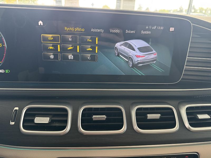 Mercedes-Benz GLE (2022) 300d 4 MATIC AMG  - fotka 35 z 39