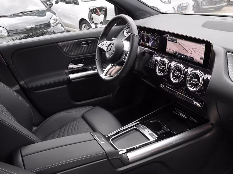 Mercedes-Benz EQA 300 4M Progressive Kam LED Nav - fotka 5 z 16