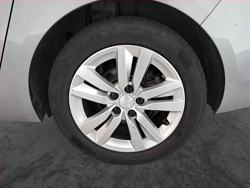 Peugeot 308 (2019) 1.5 BlueHDi, ČR,1.maj - fotka 14 z 16