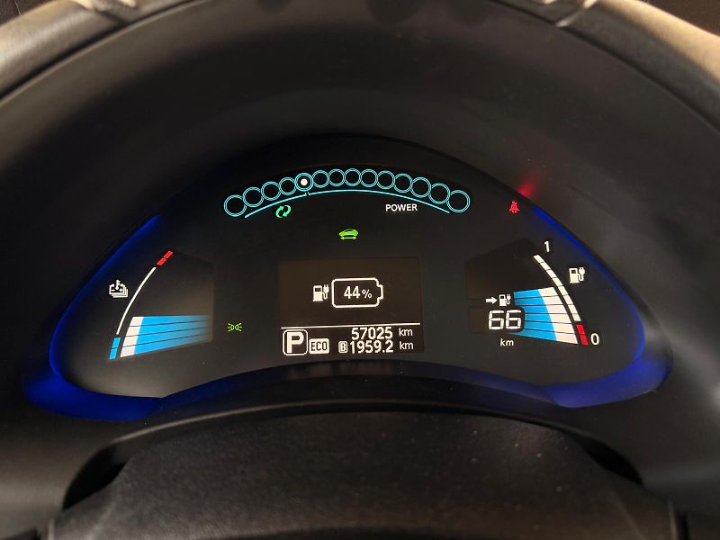 Nissan Leaf Tekna 30 kWh - fotka 12 z 24