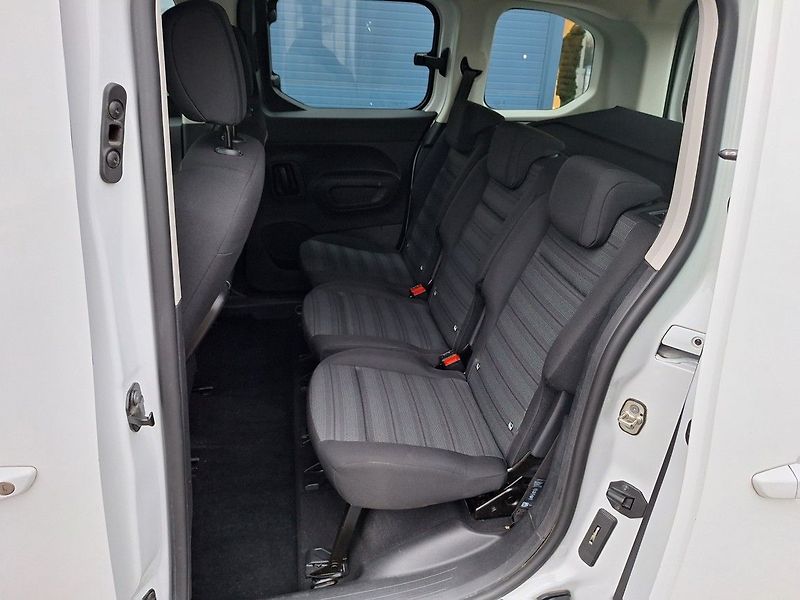 Opel Combo (2023) 1,5 BHDi M6 - fotka 10 z 16