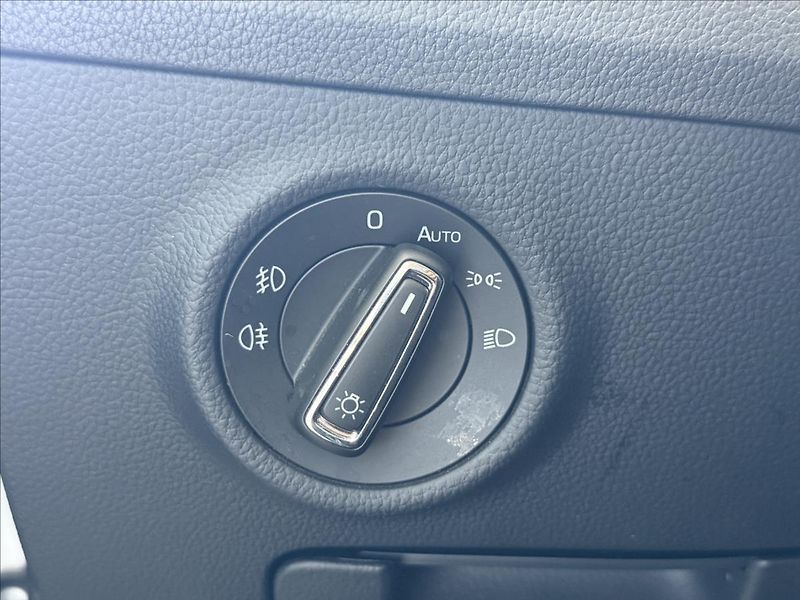 Škoda Superb 2,0   TDI 110kW,SERVISKA,ČR - fotka 11 z 29