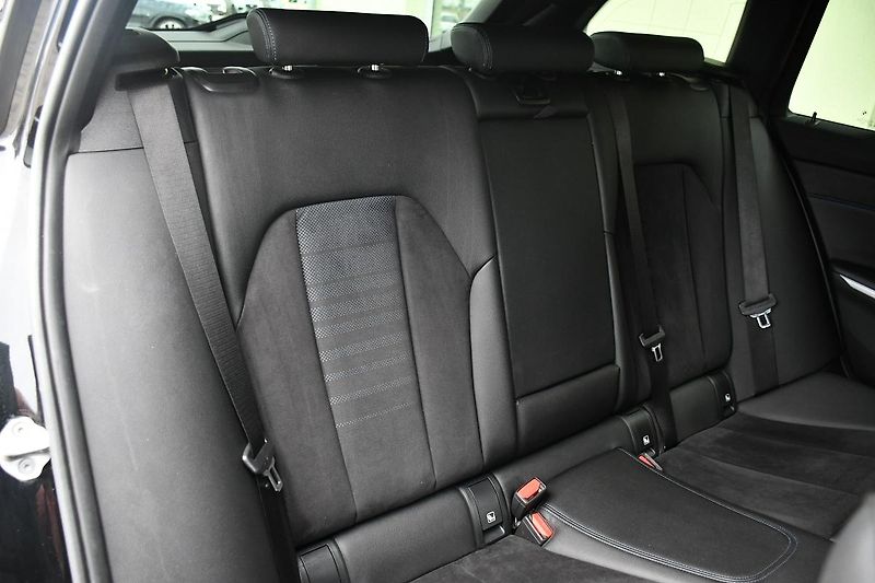 BMW Řada 3 320d xDrive M-SPORT   - fotka 18 z 64